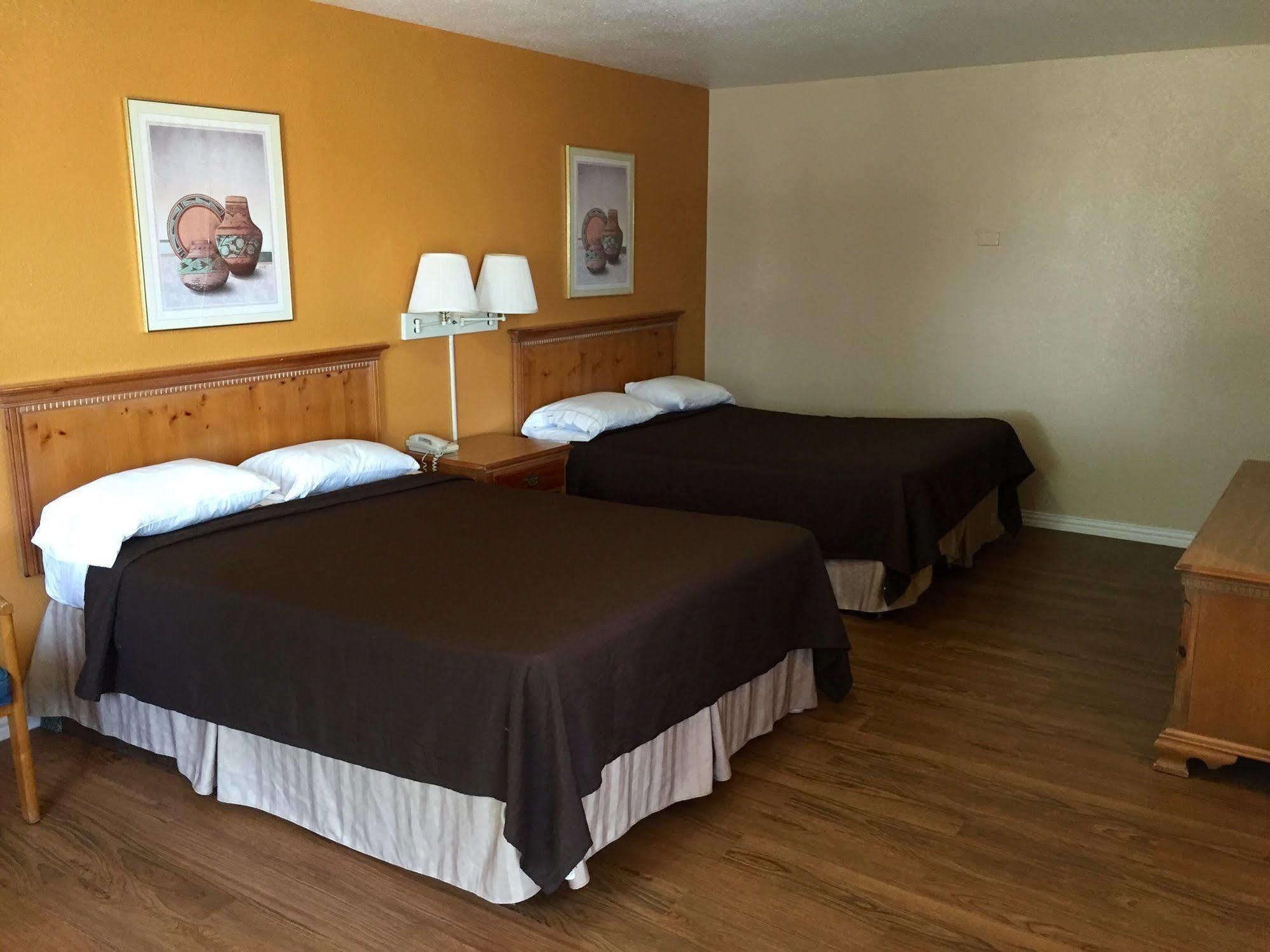 Regency Inn Hondo מראה חיצוני תמונה