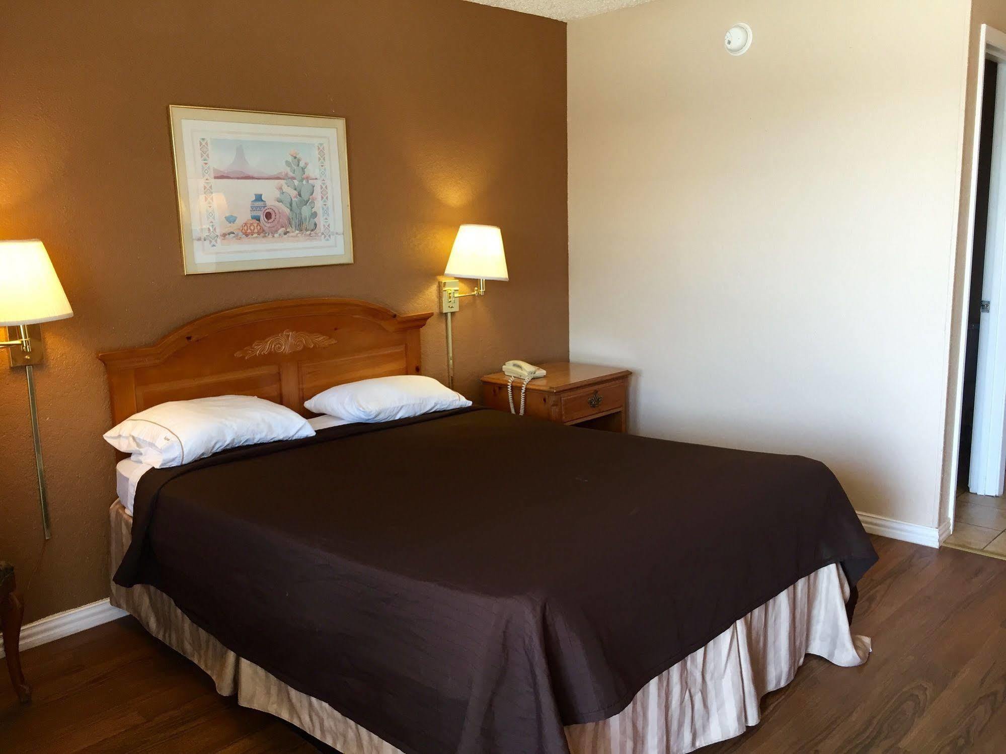 Regency Inn Hondo מראה חיצוני תמונה