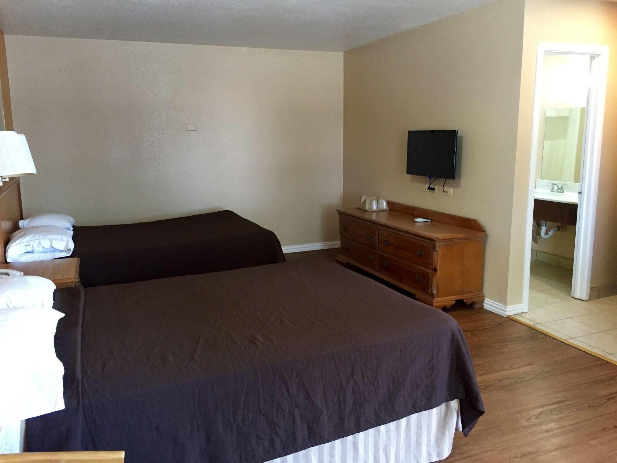 Regency Inn Hondo מראה חיצוני תמונה